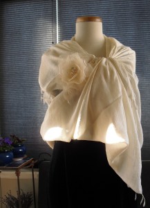 One Version of the Exquisite Finished Shawl Style Garnished With a White Silk Flower