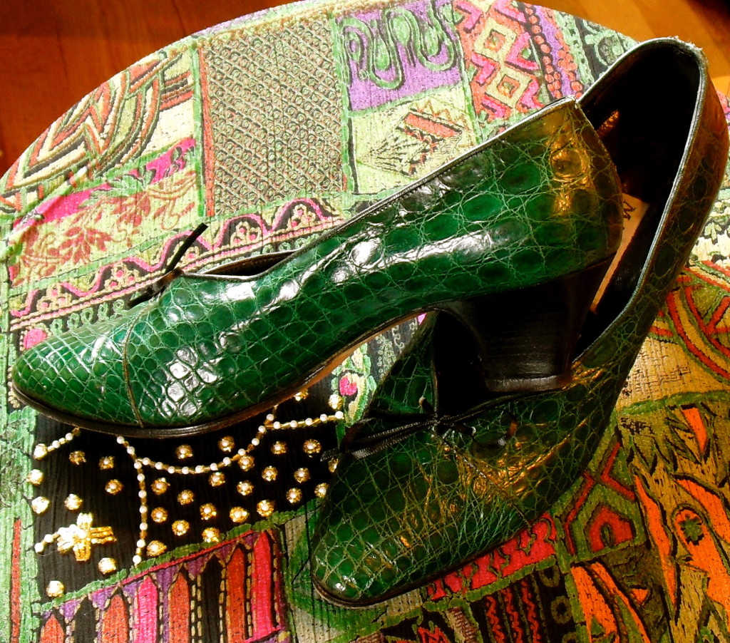Green alligator shoes made in Italy in the 1980s. Again note how the scales change sizes - 